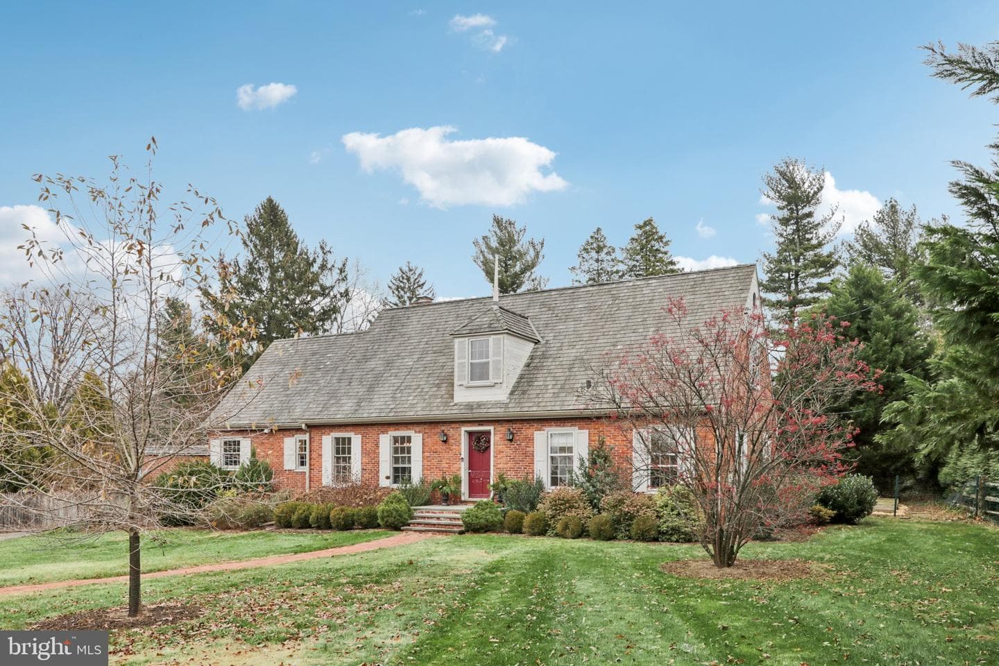 913 Field Lane photo 1