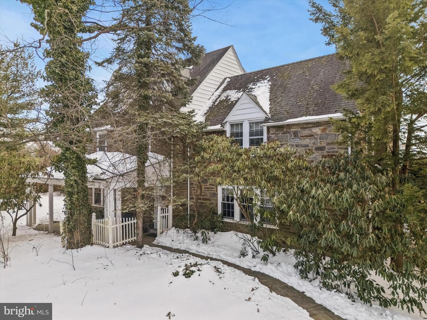 1039 Wellington Road photo 1