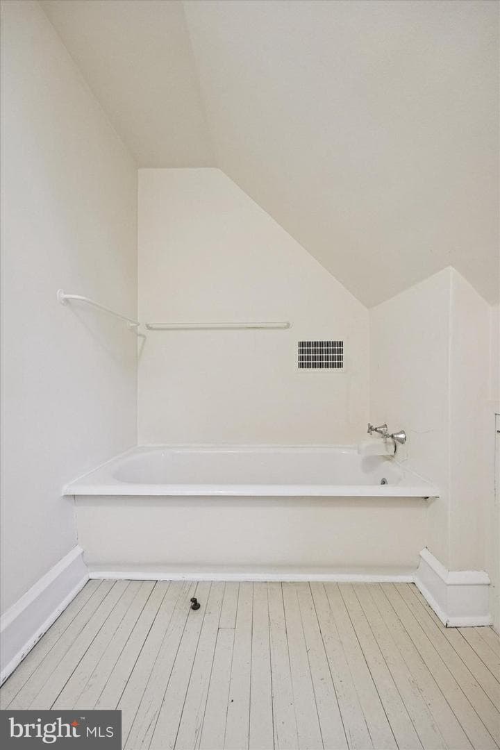 1039 Wellington Road photo 37