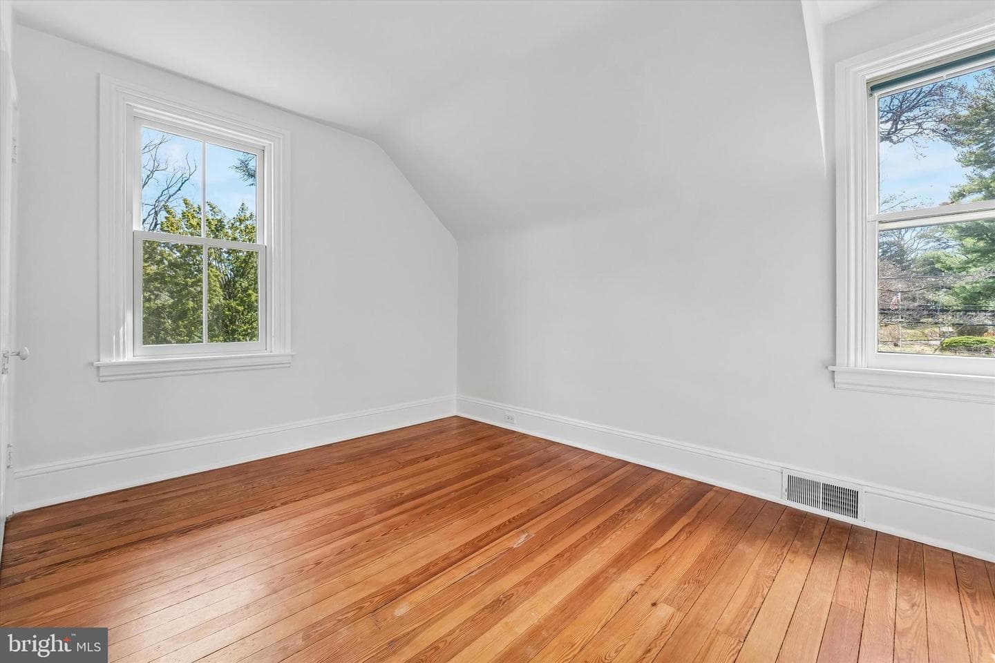 213 Royal Avenue photo 19
