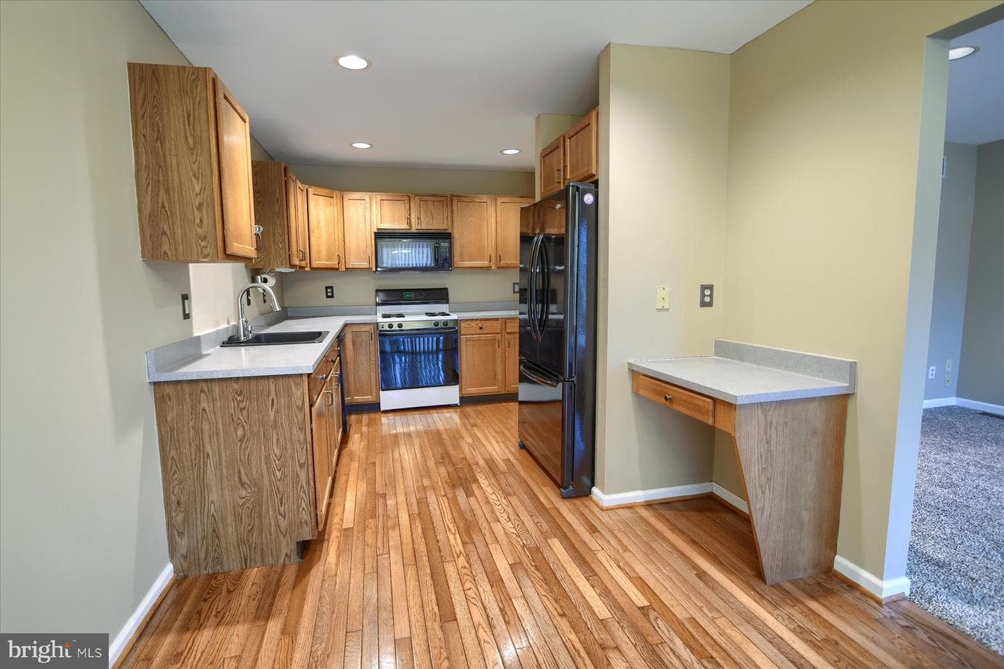 557 Broxton Court photo 10