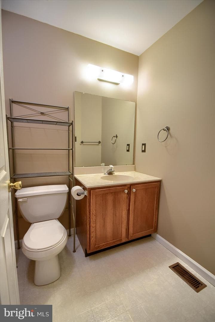 557 Broxton Court photo 19