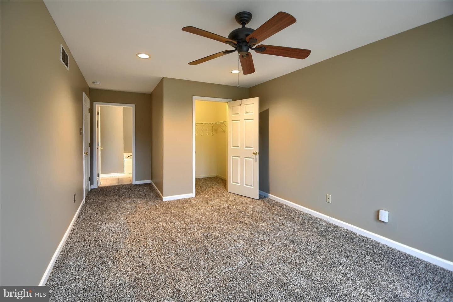 557 Broxton Court photo 23