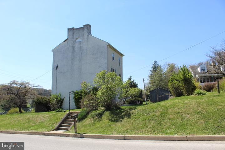 281 E Matsonford Road photo 4