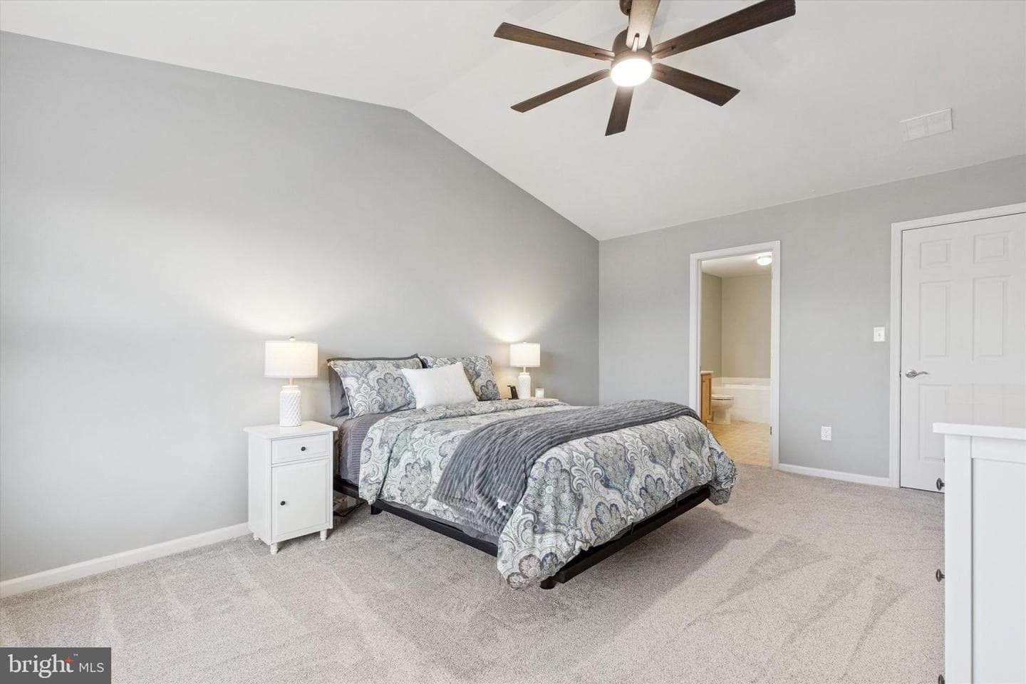 1070 Rosemont Terrace photo 14
