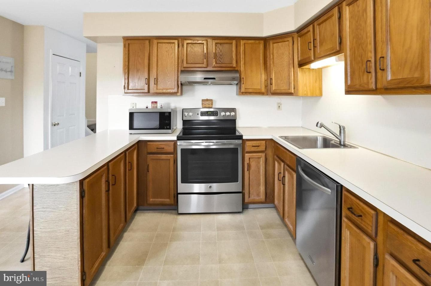 1405 Village Green Drive photo 13