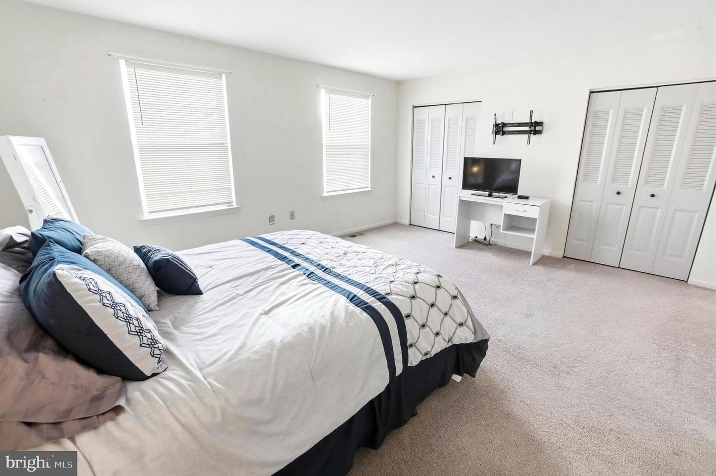 1405 Village Green Drive photo 18