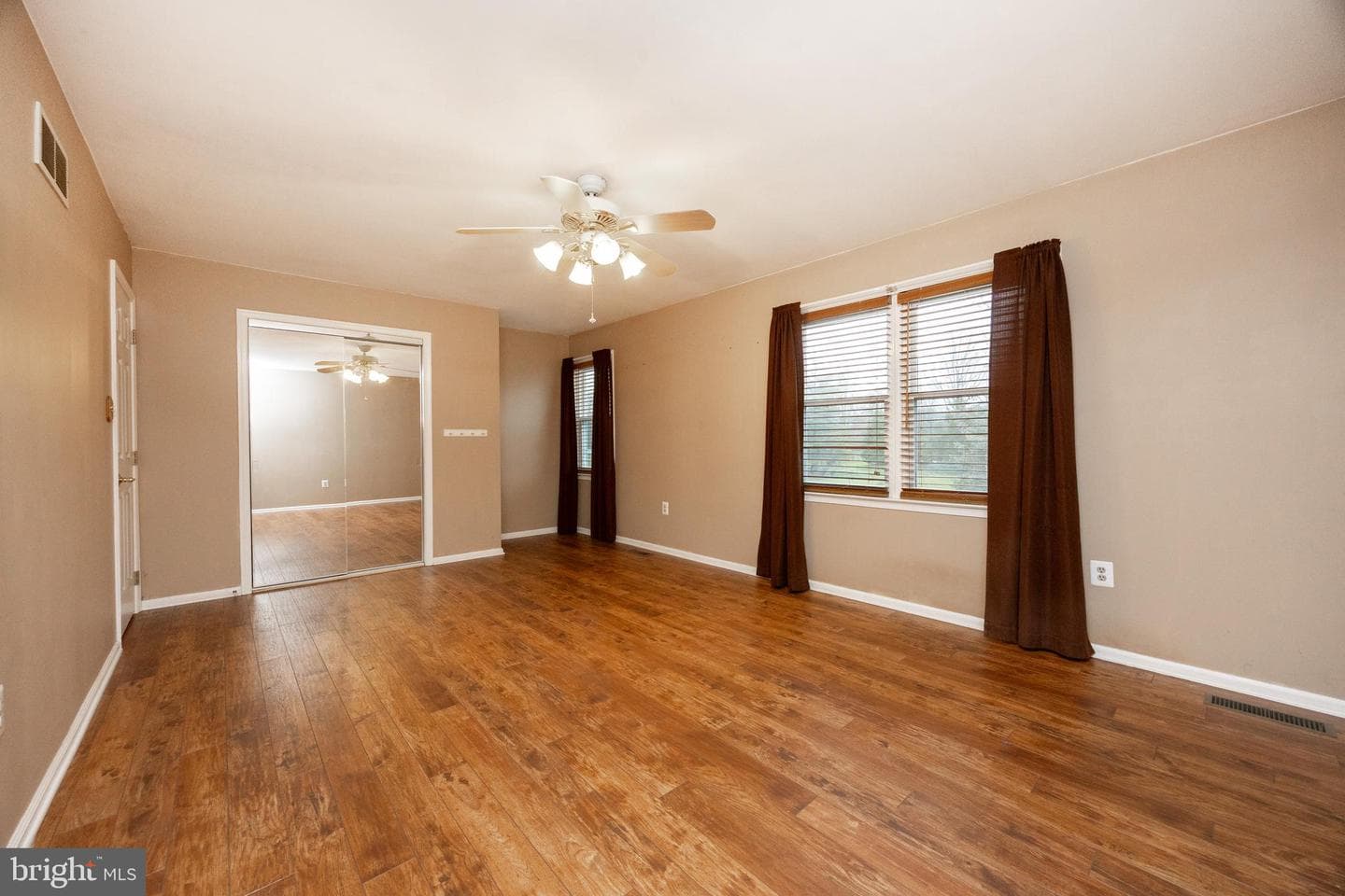 204 E Buchert Road photo 25
