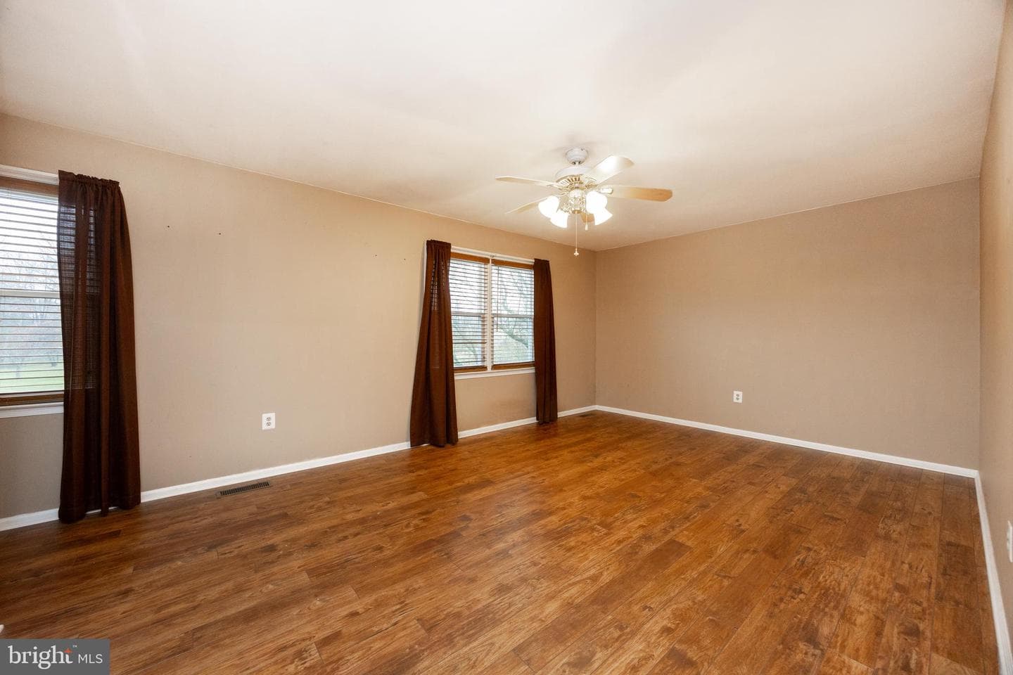 204 E Buchert Road photo 26