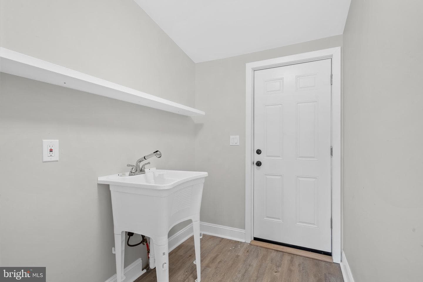 921 Lakeview Drive photo 12