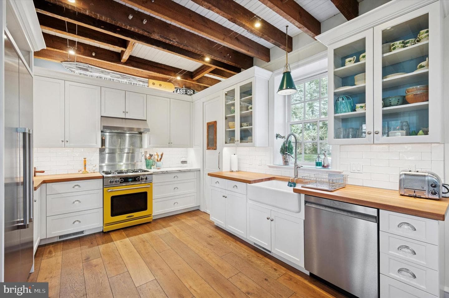 353 Woodley Road photo 10