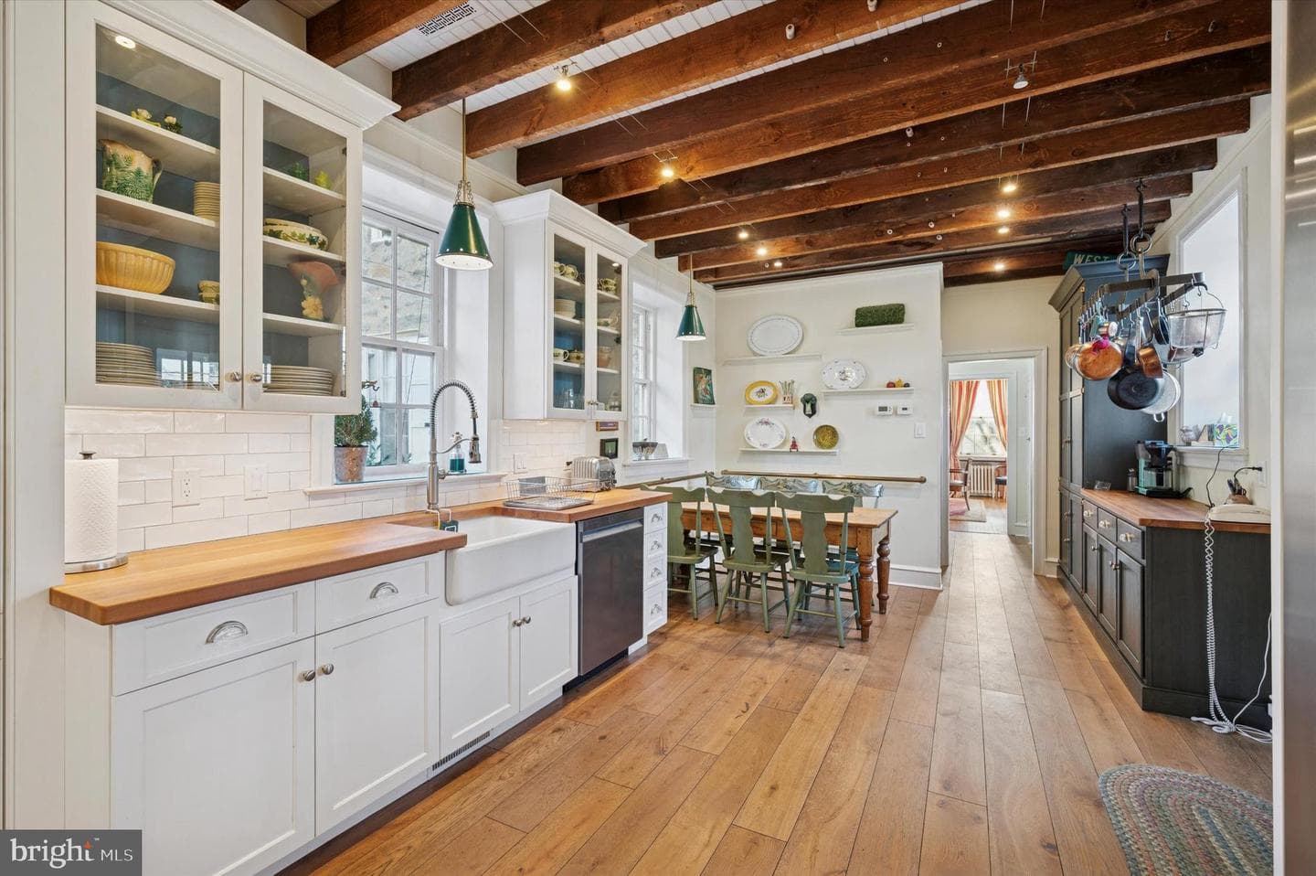353 Woodley Road photo 14