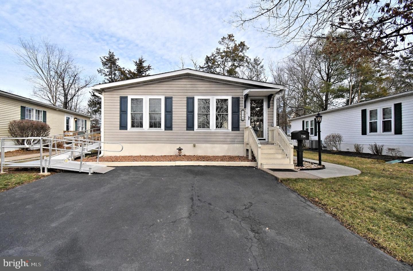 734 Aspen Circle photo 2