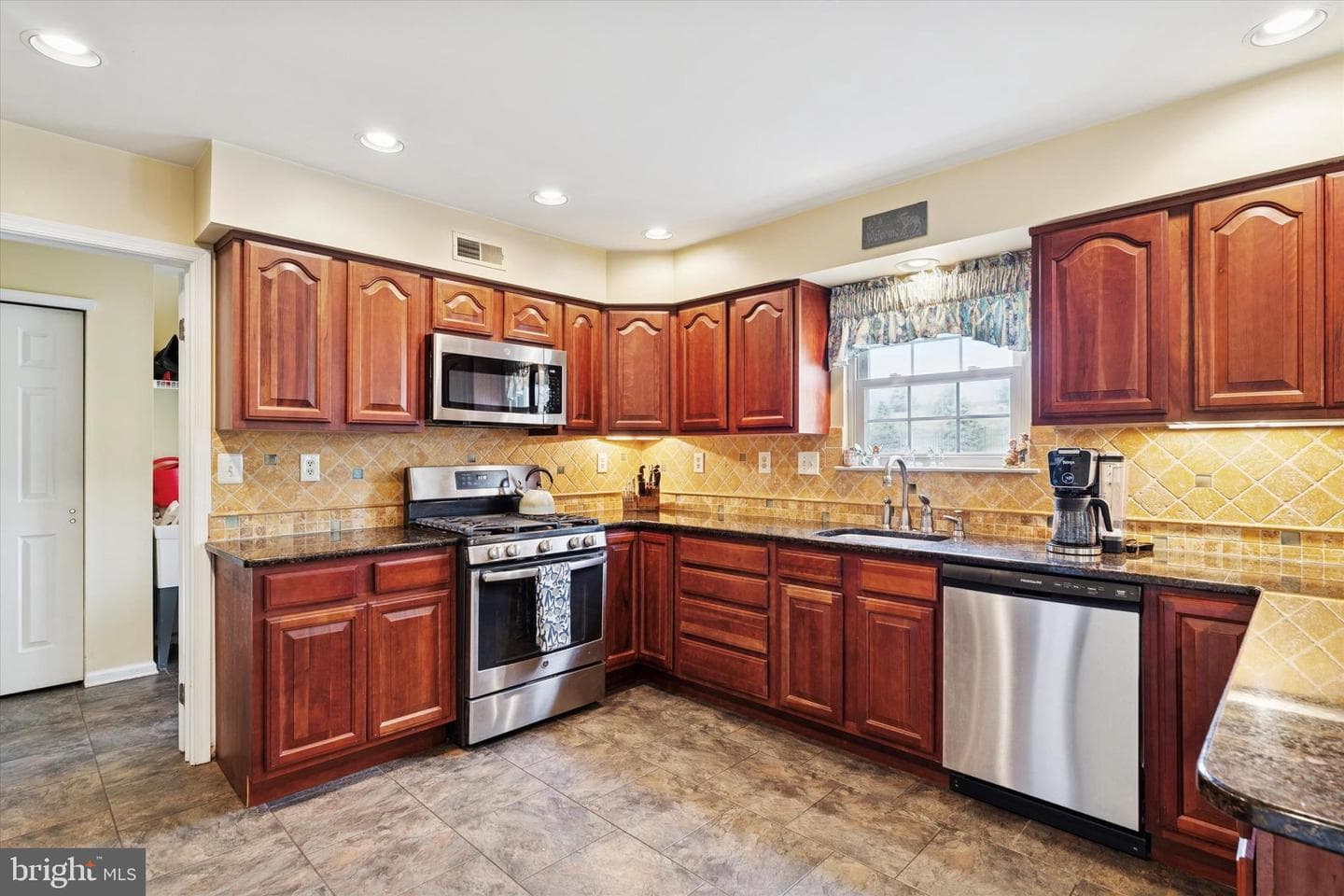 14 Villa Drive photo 20
