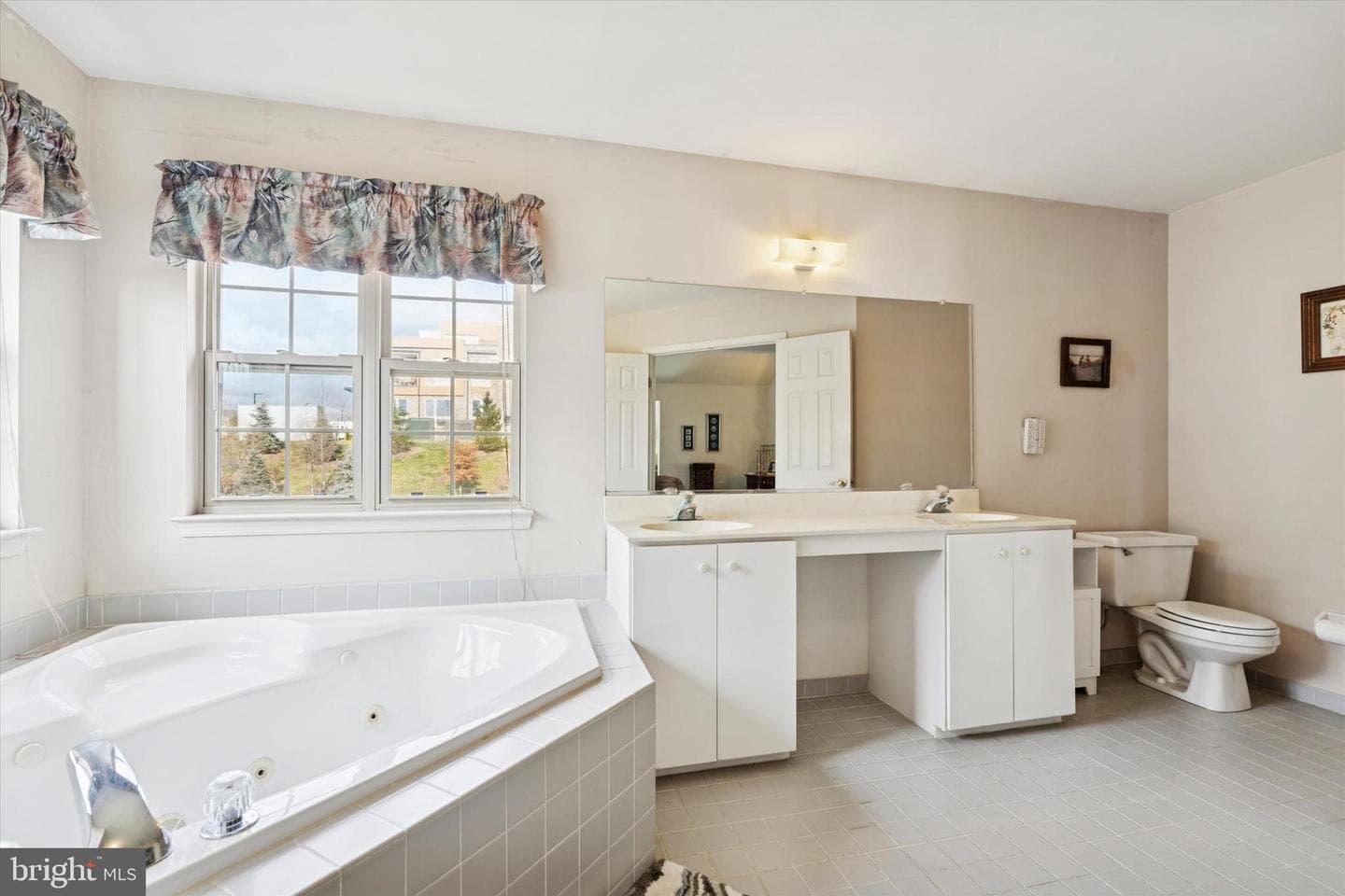14 Villa Drive photo 31