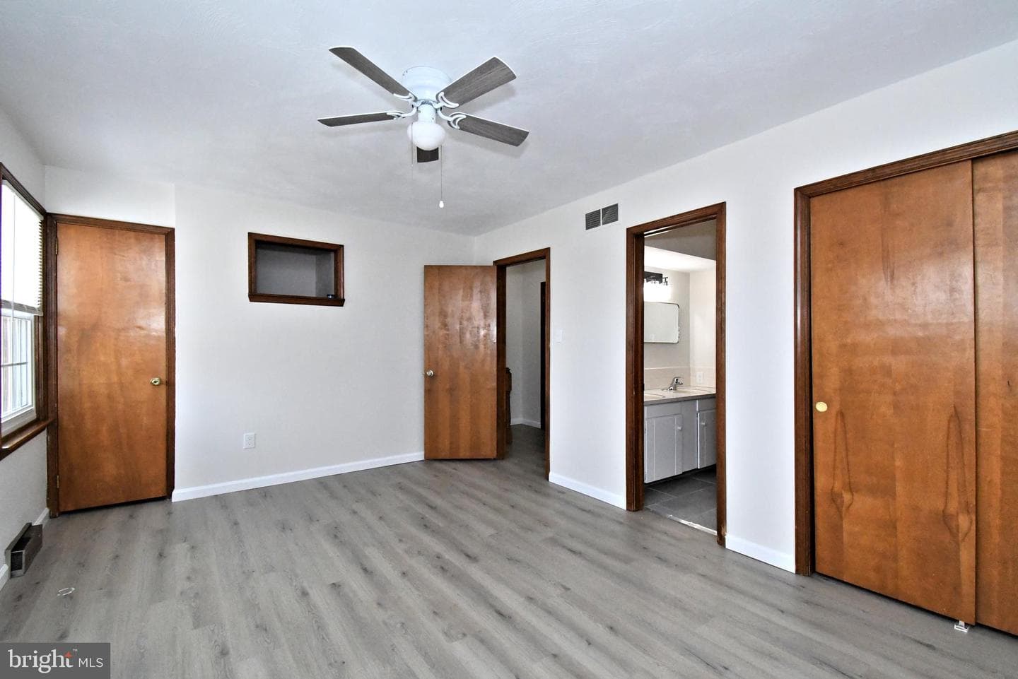 142 Roboda Boulevard photo 24