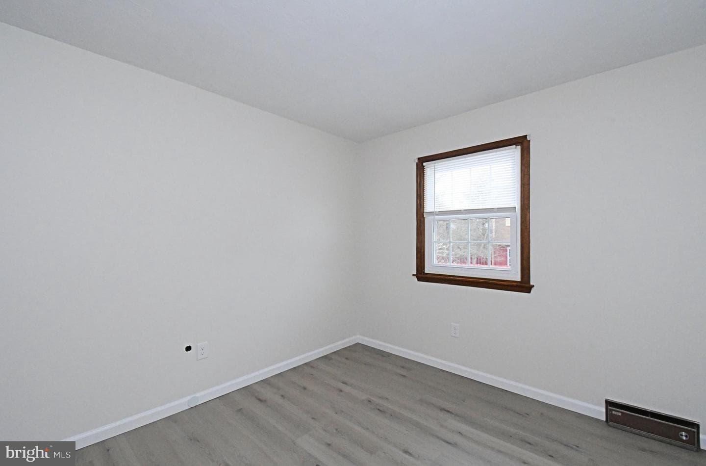 142 Roboda Boulevard photo 36