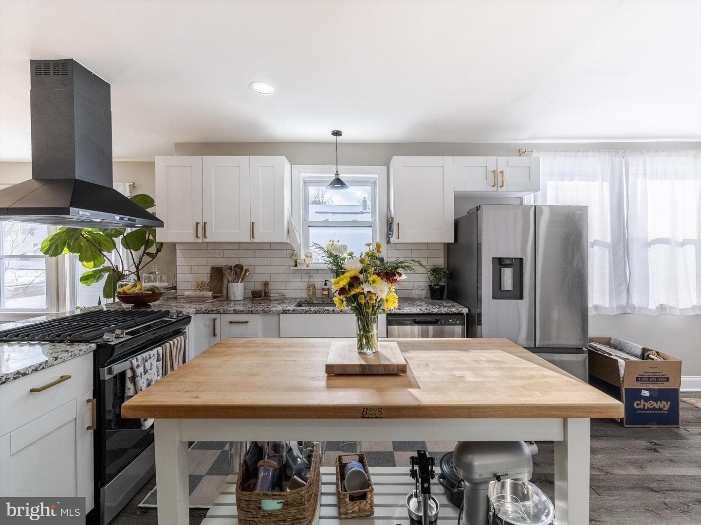 2248 W Walnut Street photo 9