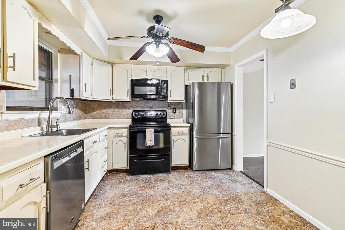 85 Greenwoods Drive photo 10