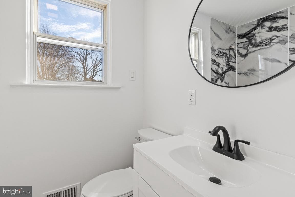 1196 N State Street photo 13