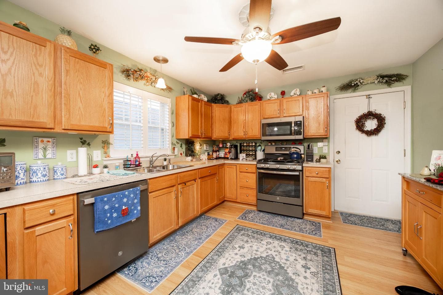 102 W Harmony Drive photo 5
