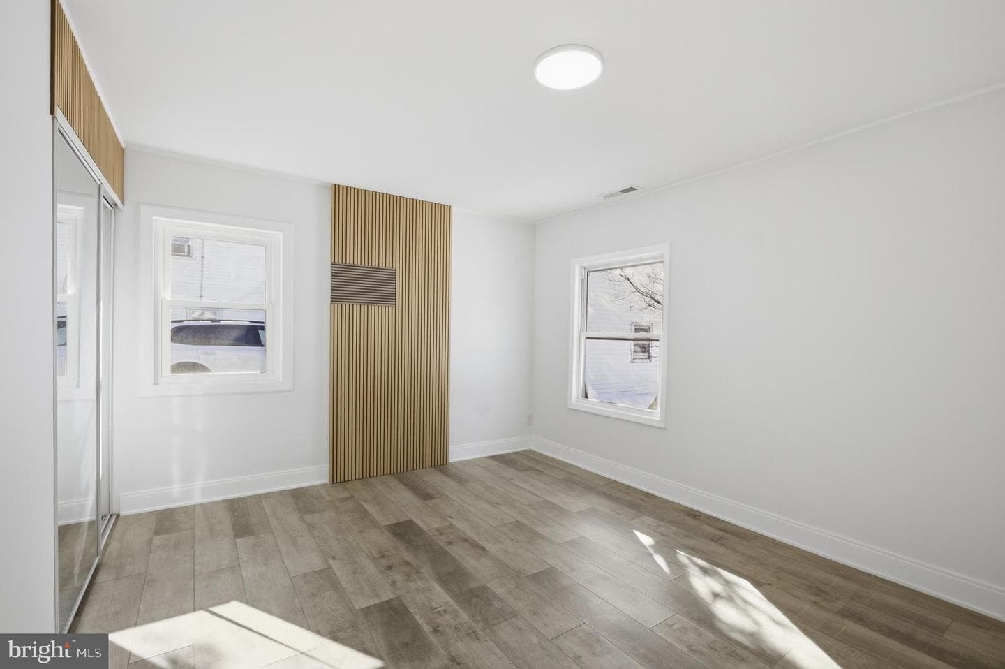 8004 Gladstone Road photo 32