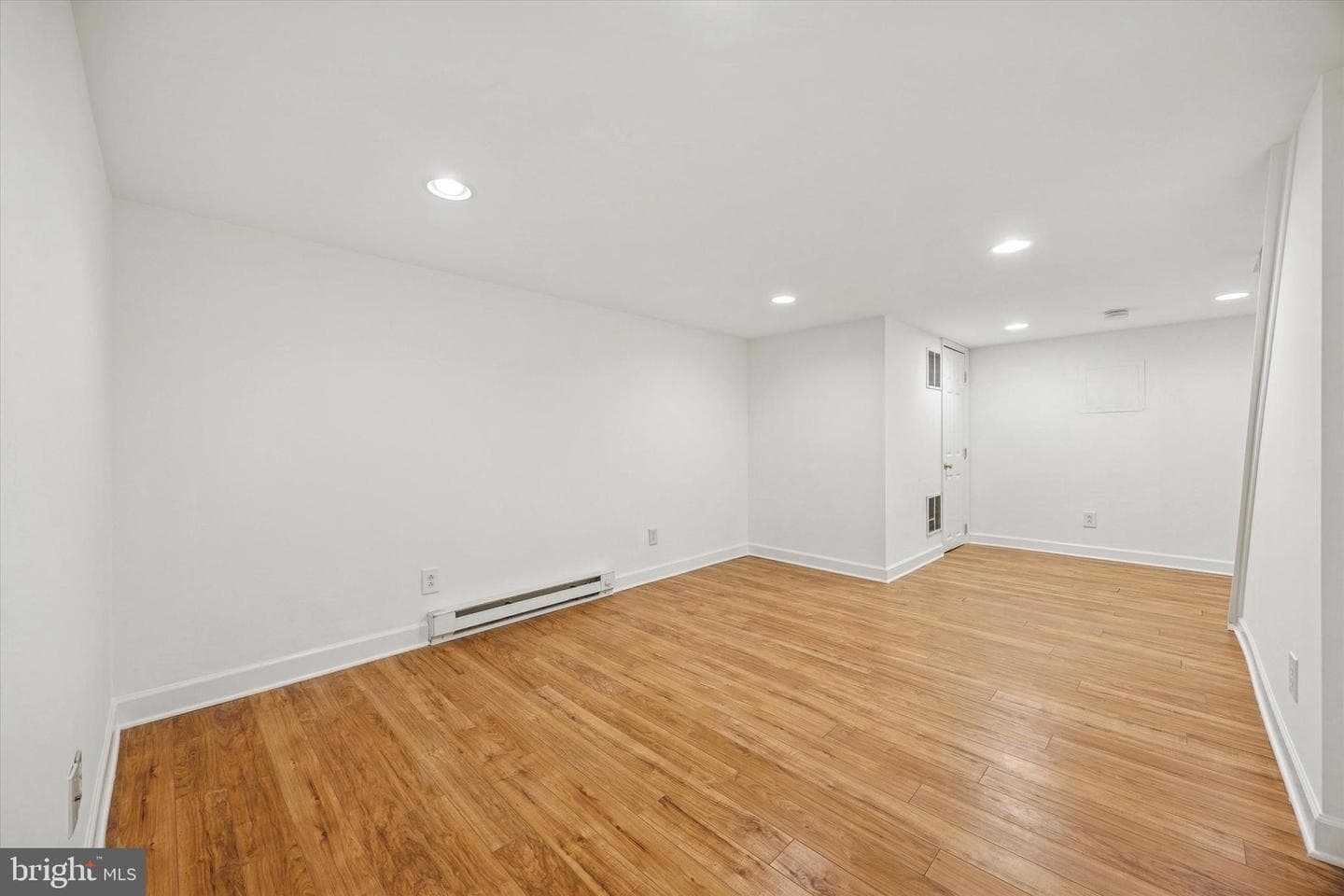 313 E Hector Street photo 18