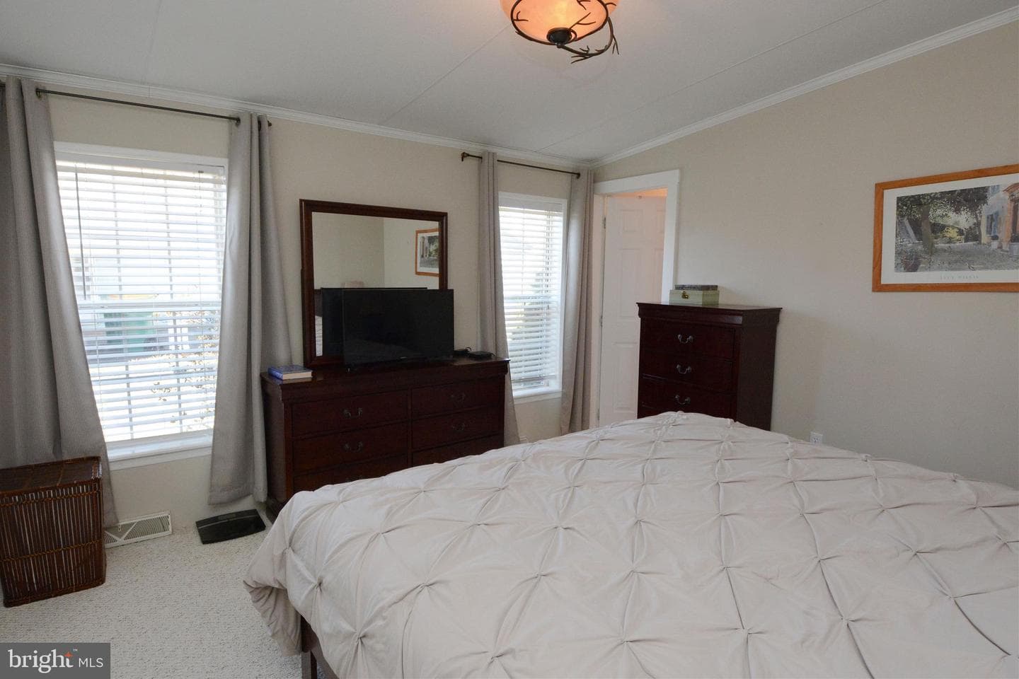 640 Apple Street photo 9