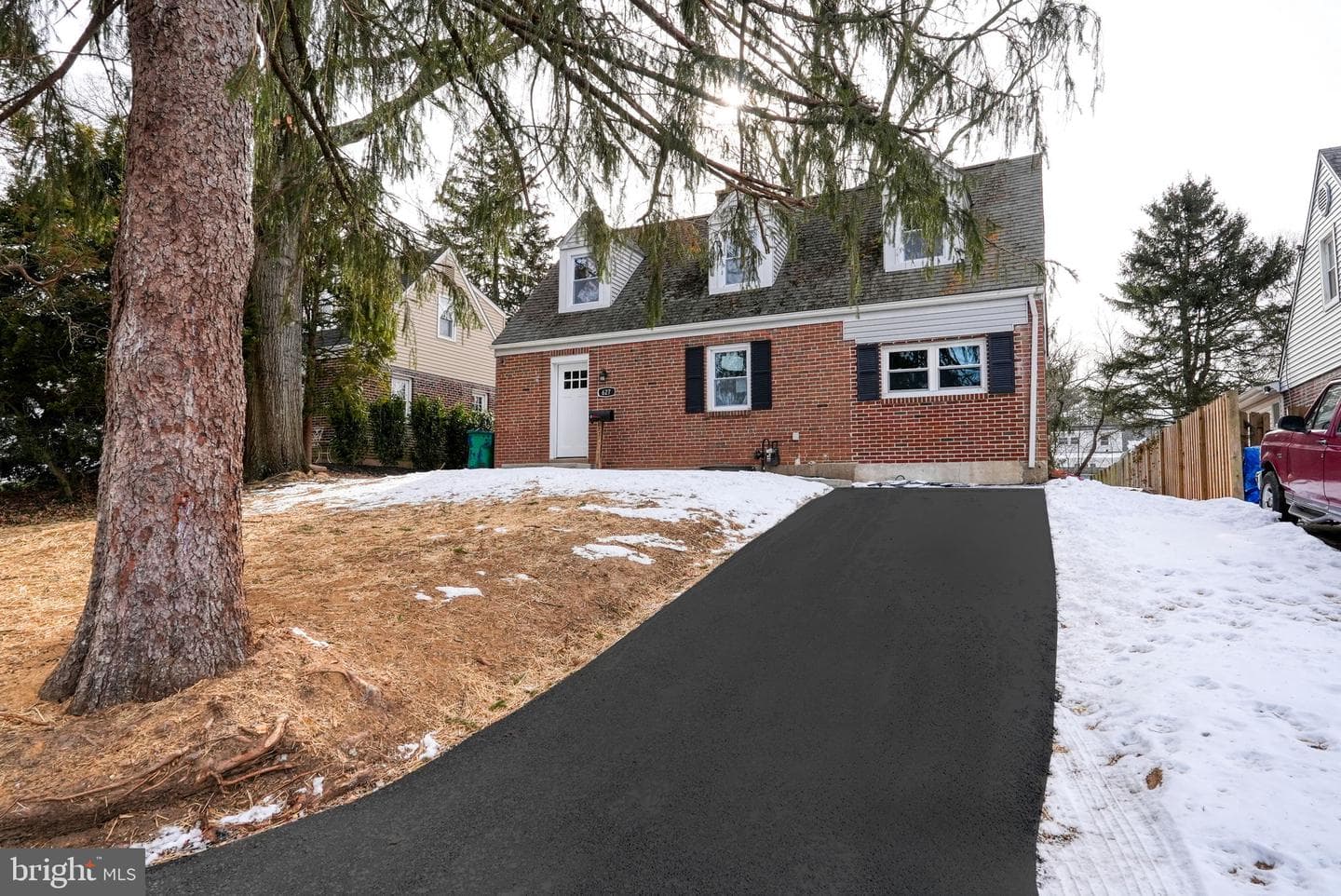 627 Argyle Avenue photo 1