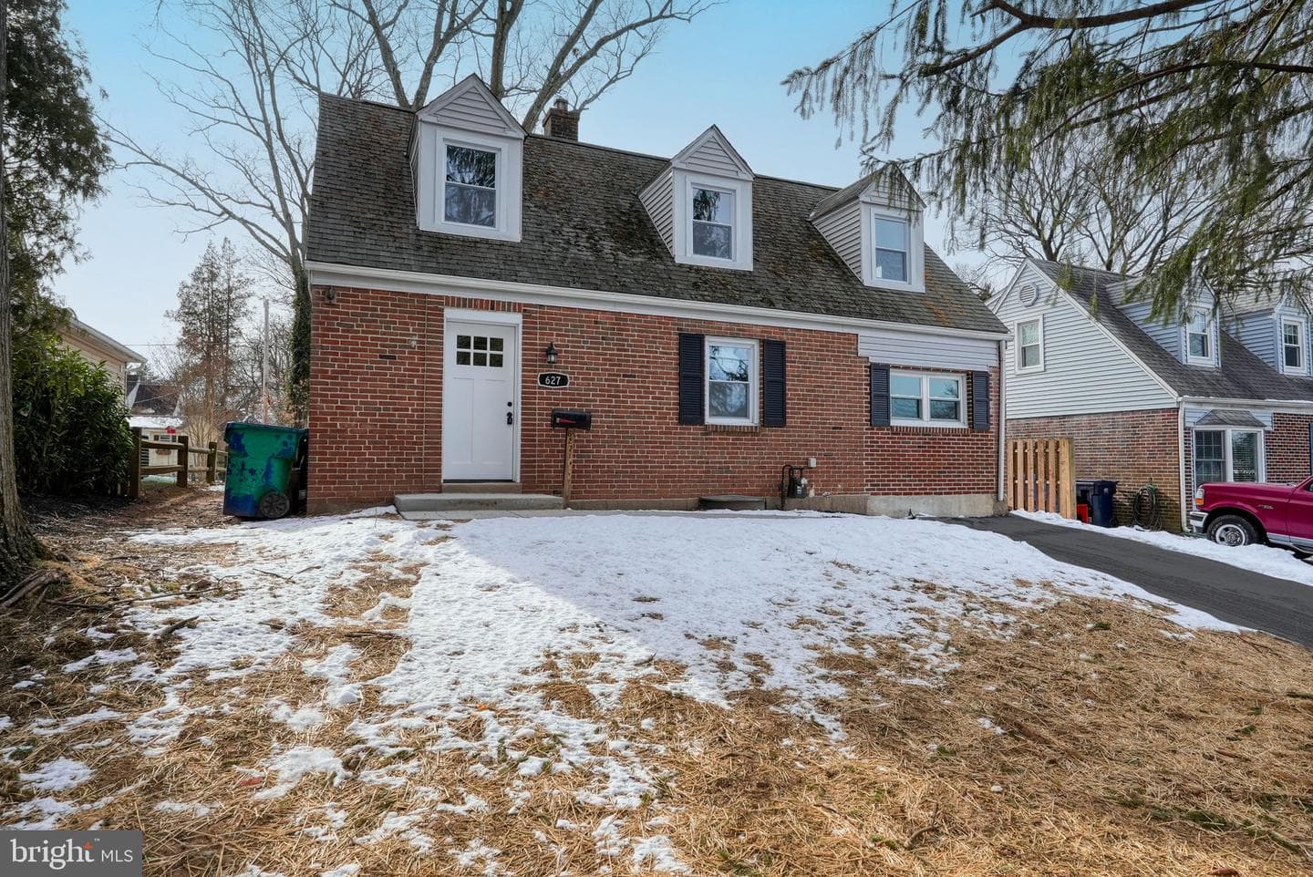 627 Argyle Avenue photo 2