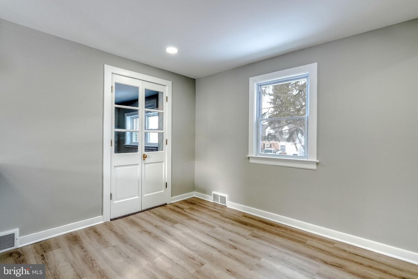 627 Argyle Avenue photo 20