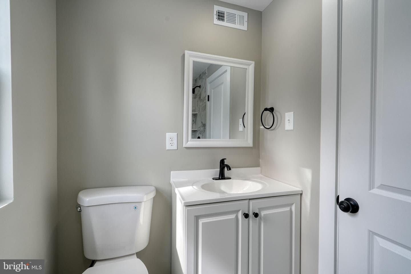 627 Argyle Avenue photo 33