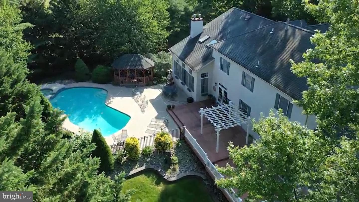 1510 Anna Marie Circle photo 2