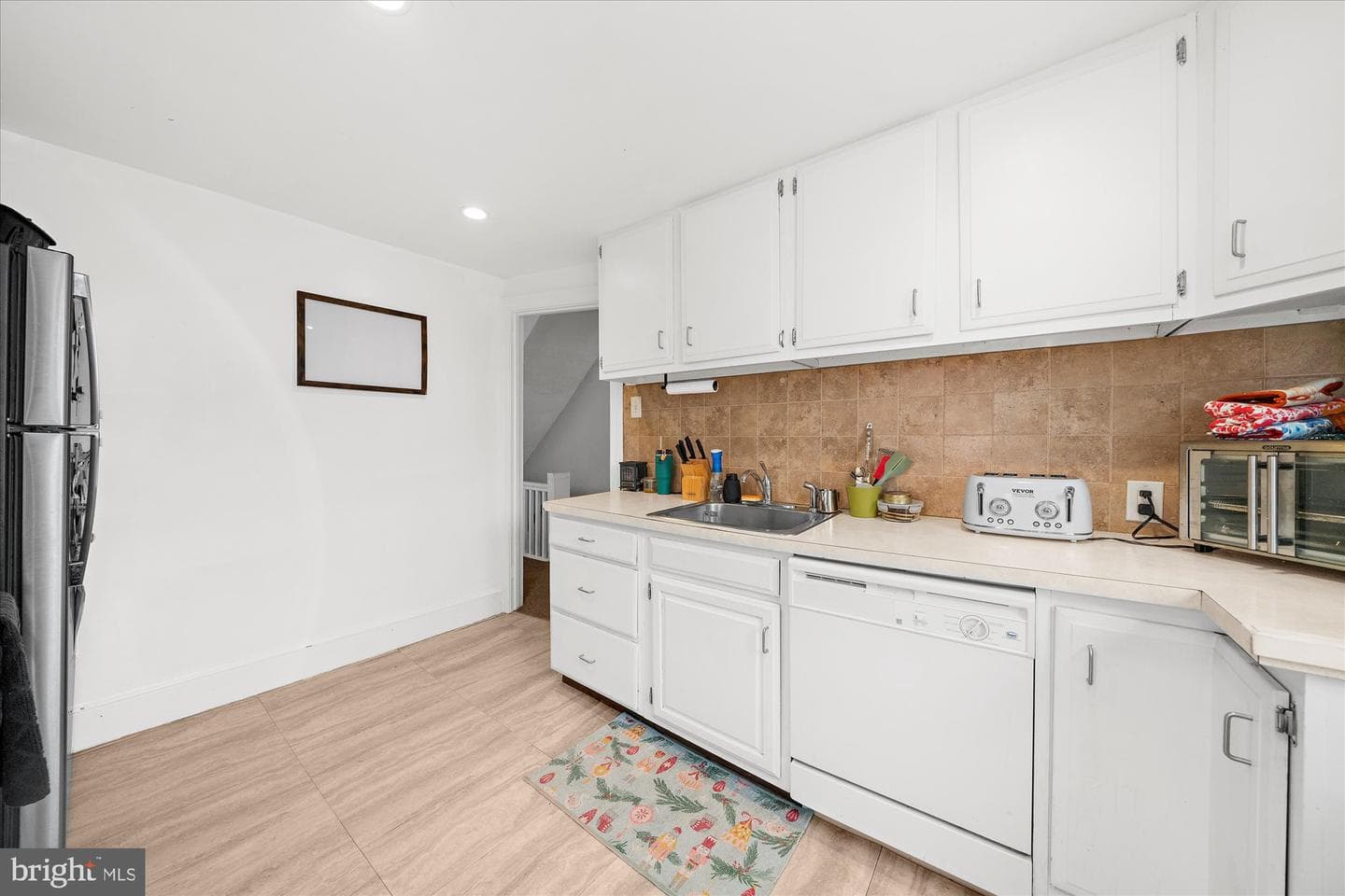 1200 Queen Street photo 14