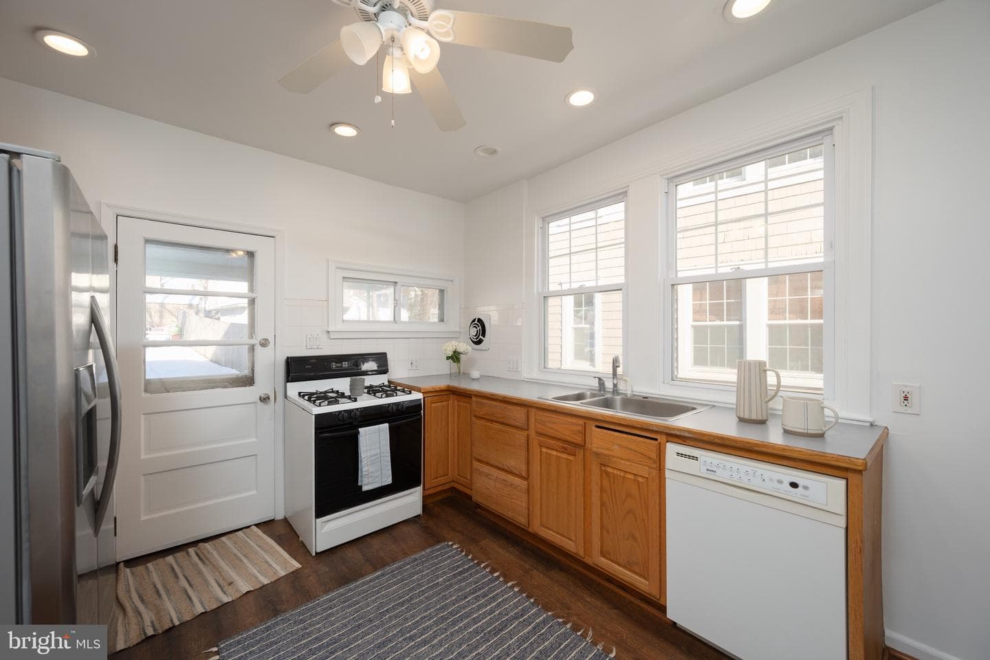 2423 Jenkintown Road photo 11