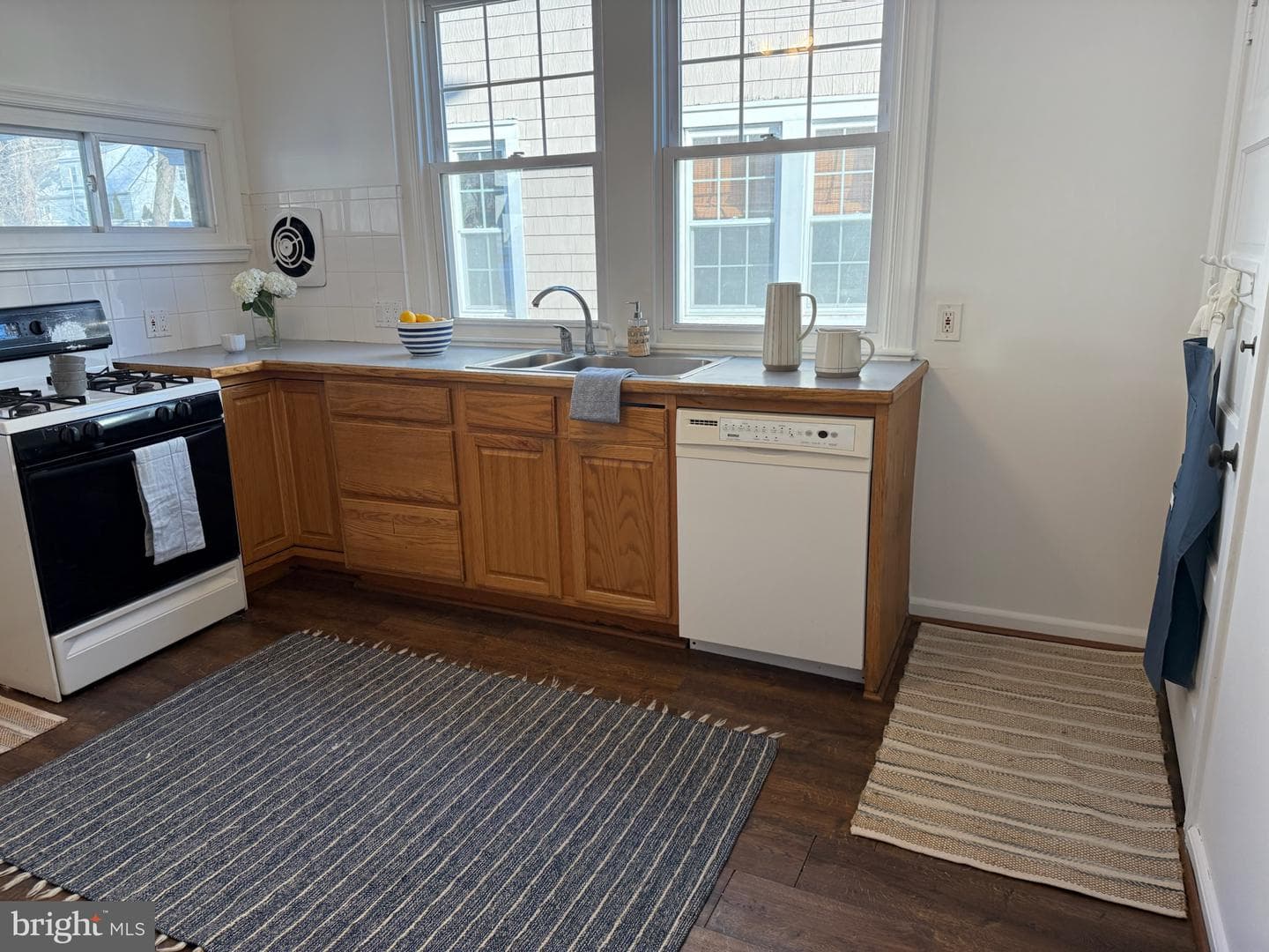 2423 Jenkintown Road photo 9
