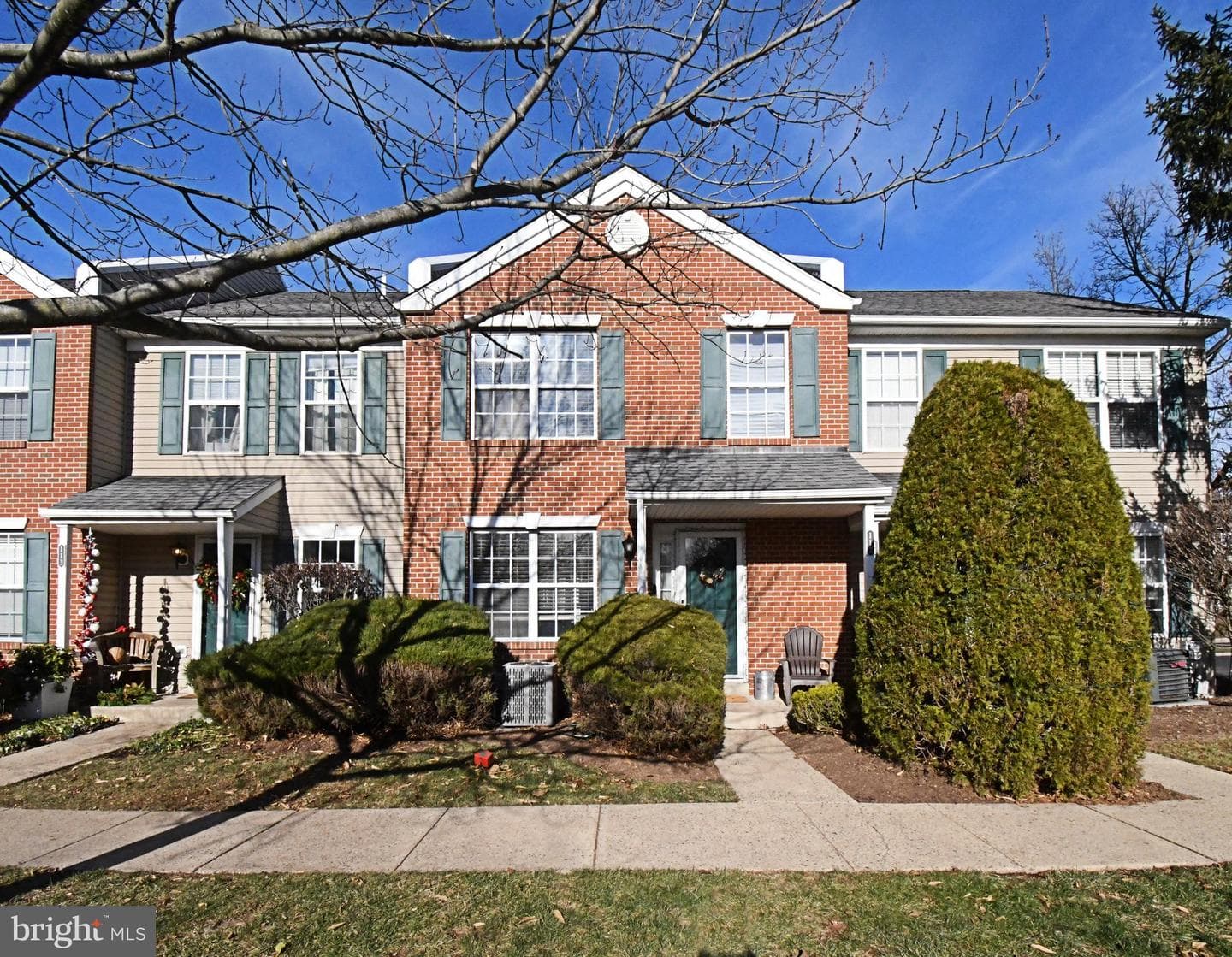 112 Arden Court photo 1