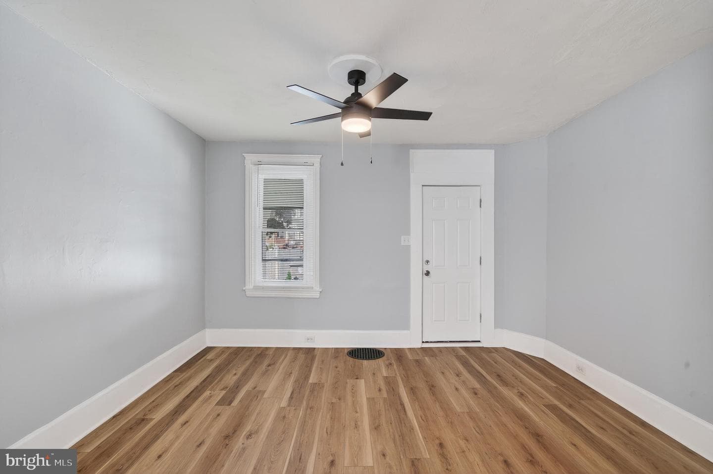 344 Lincoln Avenue photo 5
