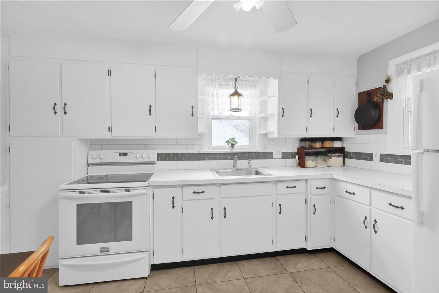 136 Reynolds Avenue photo 8