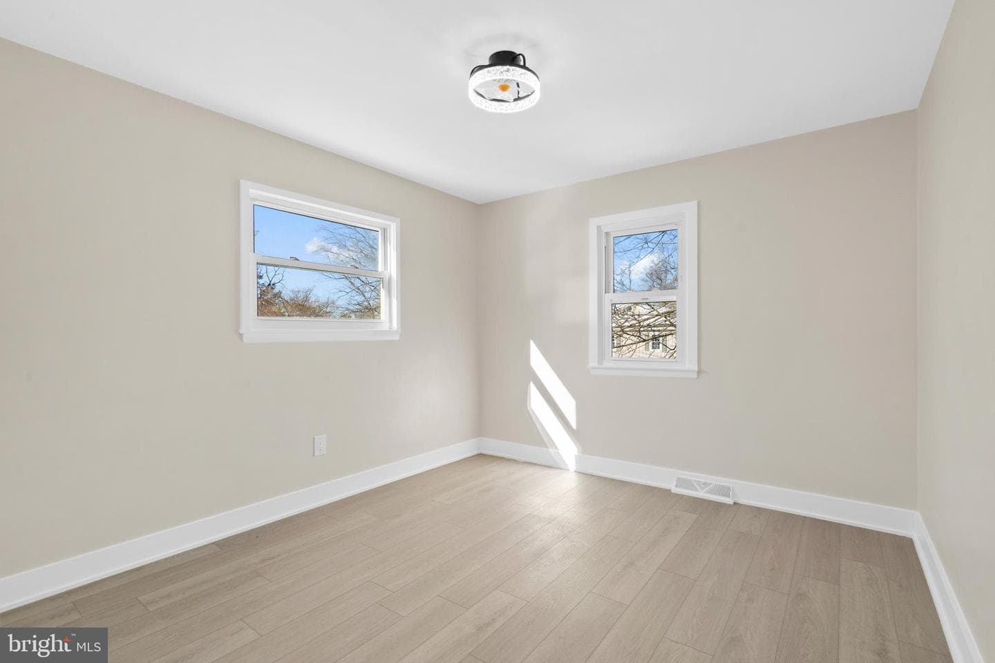 1717 Crestview Avenue photo 18