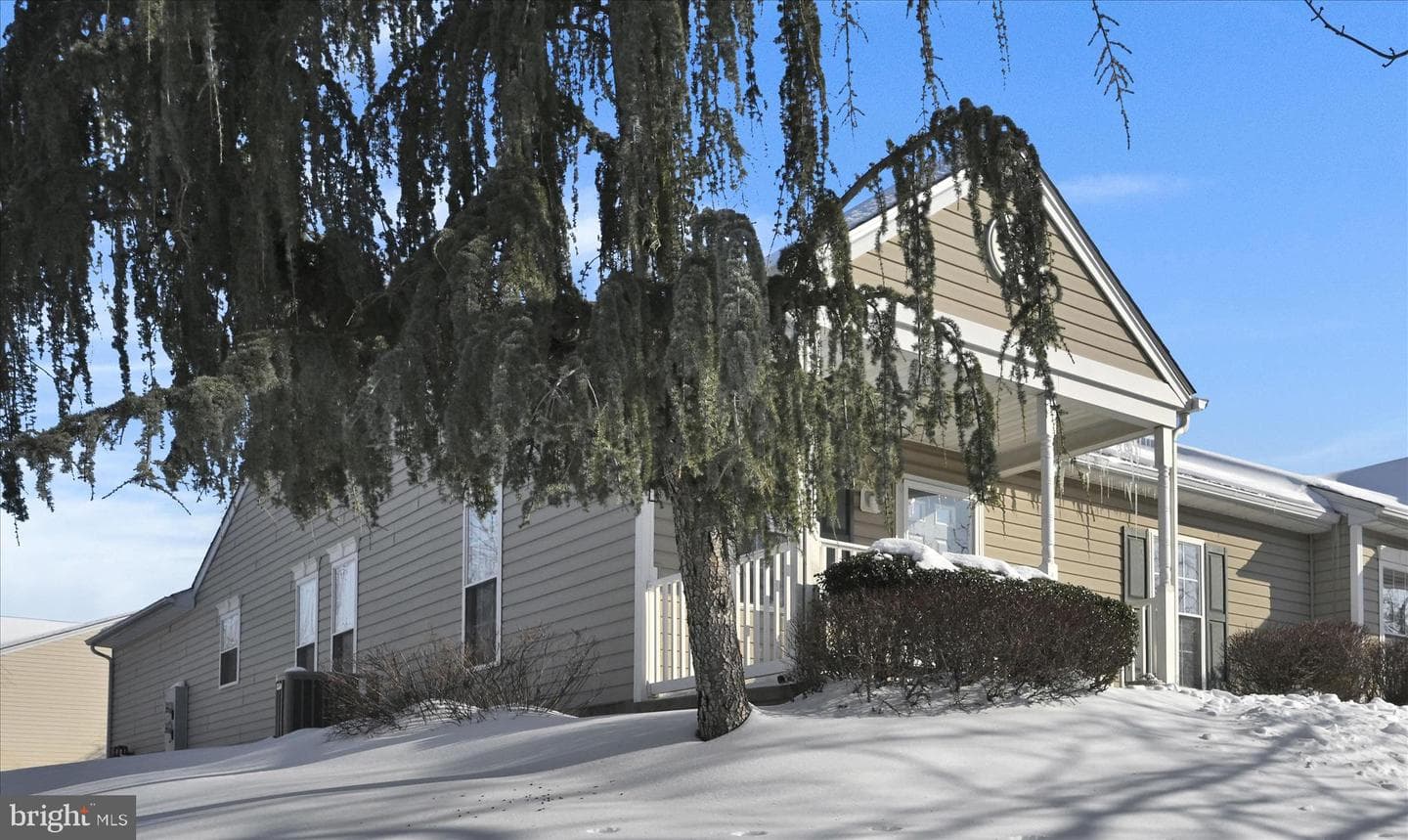 112 W Harmony Drive photo 3