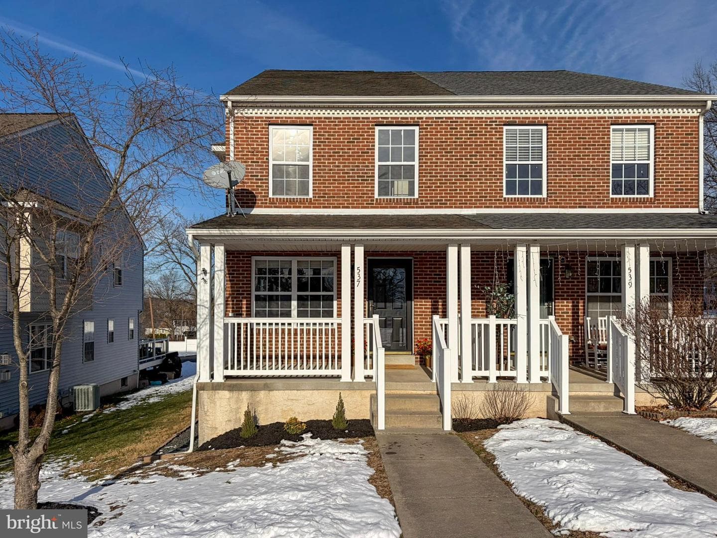 537 May Street photo 2