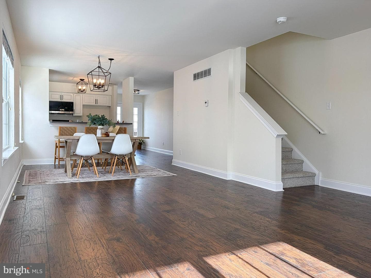 537 May Street photo 6