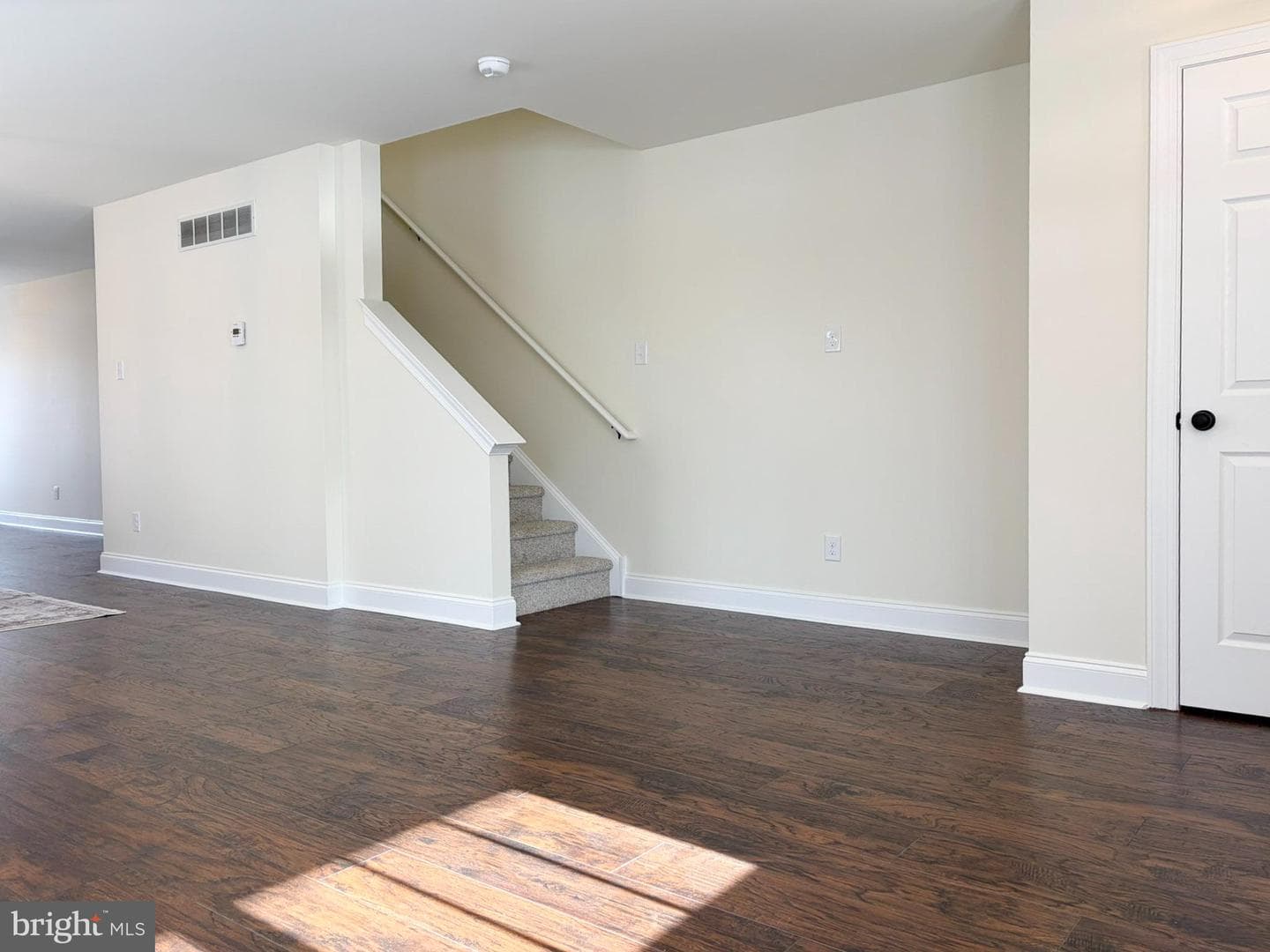 537 May Street photo 7