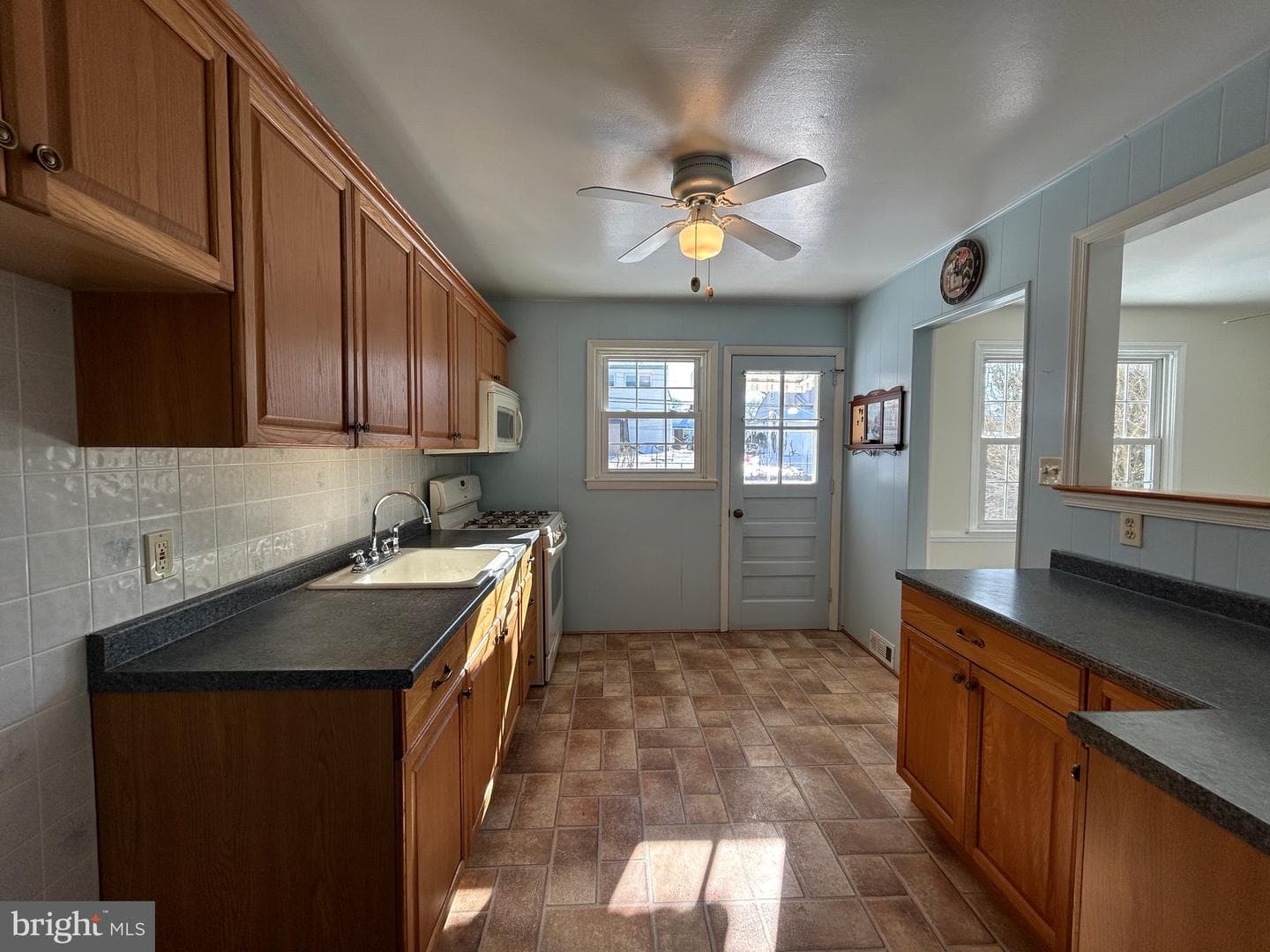 1369 Birchwood Avenue photo 7