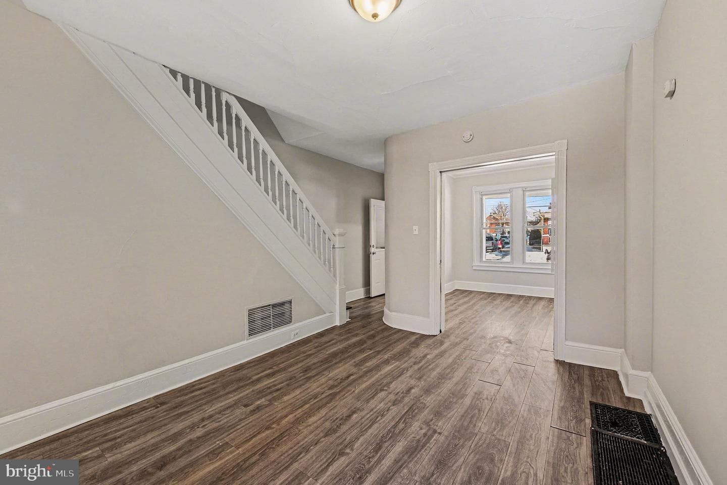 332 Oak Street photo 2