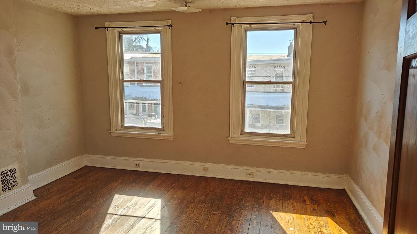 229 W Spruce Street photo 11