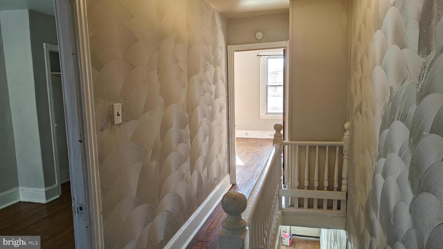 229 W Spruce Street photo 8