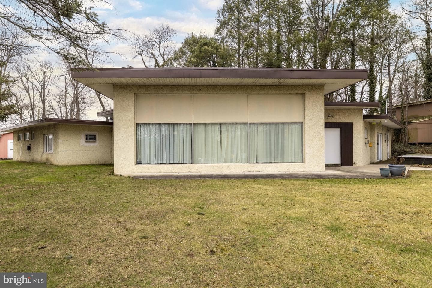 587 Moreland Road photo 3