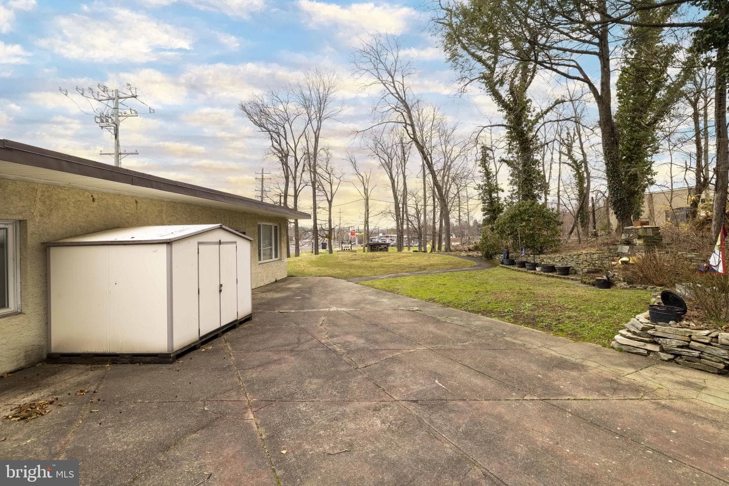 587 Moreland Road photo 43